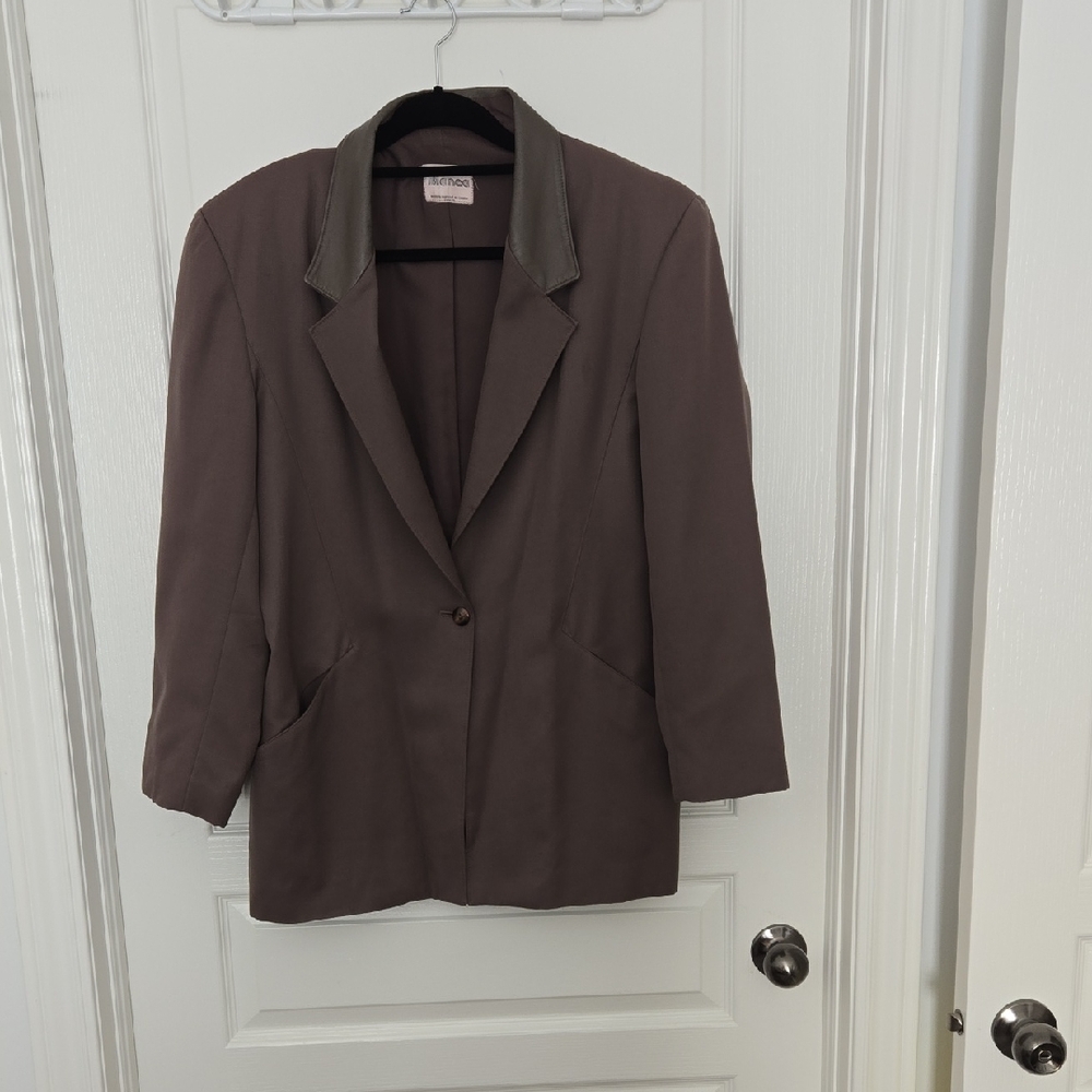 Elegant Brown Blazer with Brown Leather Collar